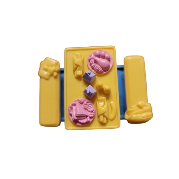 2002 Fisher Price Sweet Streets Picnic Table And Dining Table - Picture 5 of 7